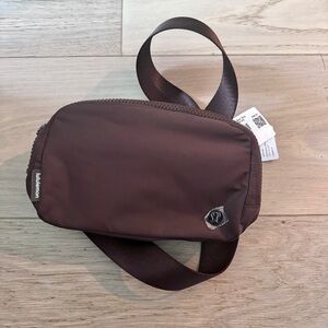 lululemon Everywhere Belt Bag - JAVA